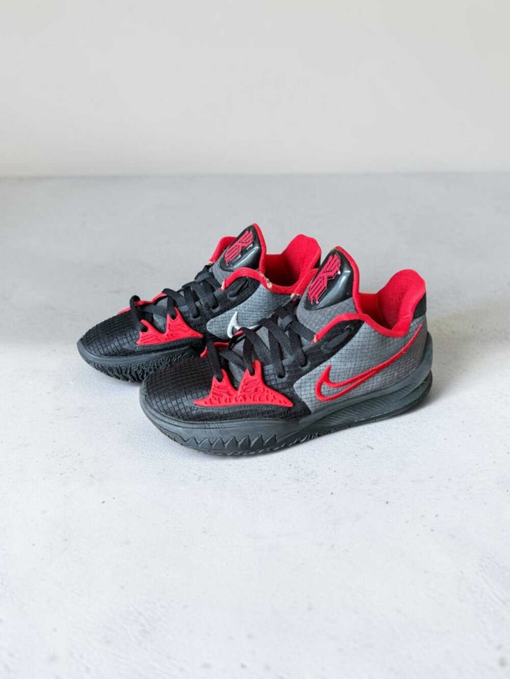 Nike Kyrie Low 4 Bred Basketball Shoes - Men’s 8 (CW3985-006) Preowned